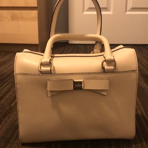 kate spade Handbags - Kate Spade handbag w/ bow